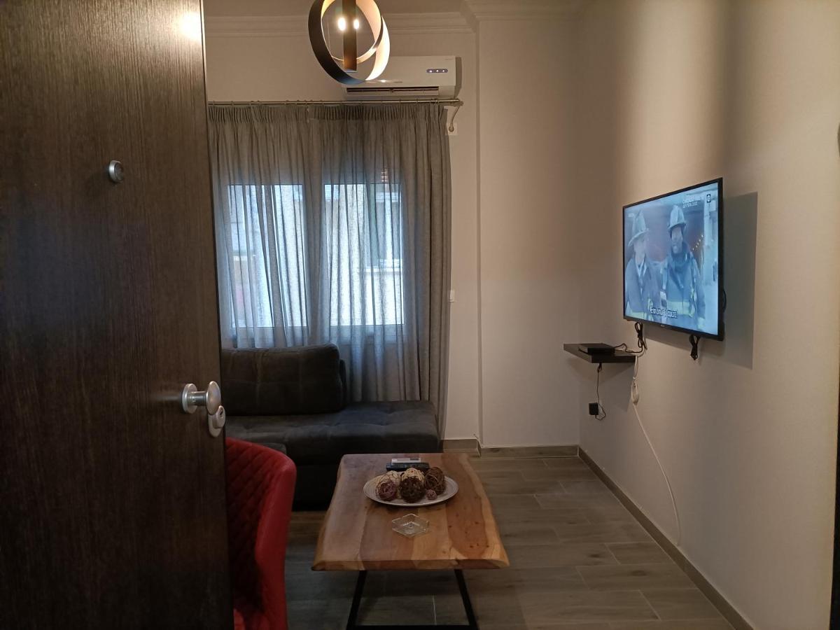 Modern Comfy Apartment Атина Екстериор снимка