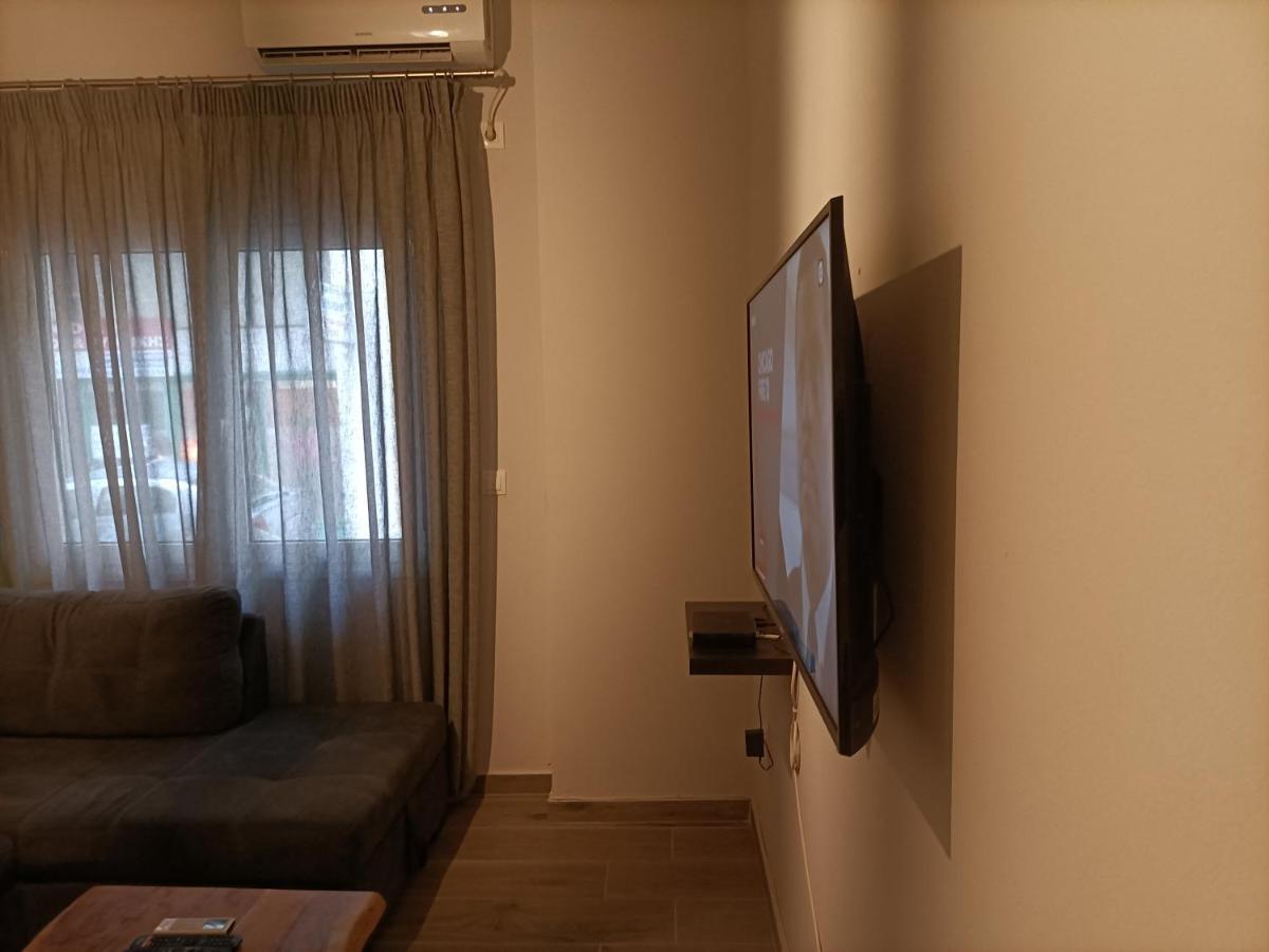 Modern Comfy Apartment Атина Екстериор снимка