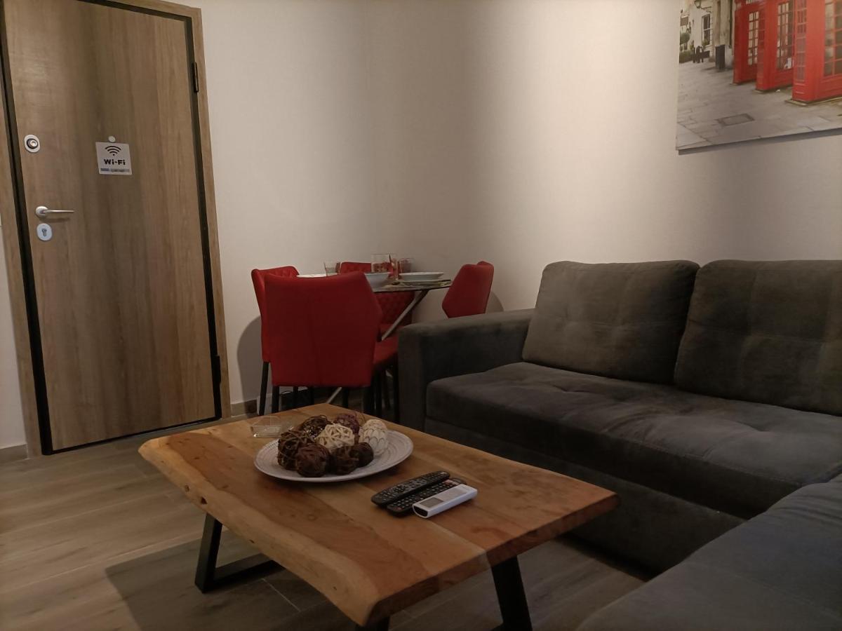 Modern Comfy Apartment Атина Екстериор снимка