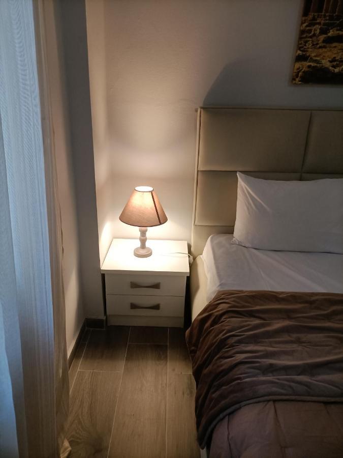Modern Comfy Apartment Атина Екстериор снимка