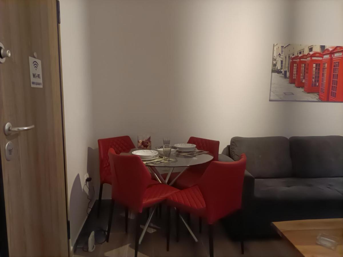 Modern Comfy Apartment Атина Екстериор снимка