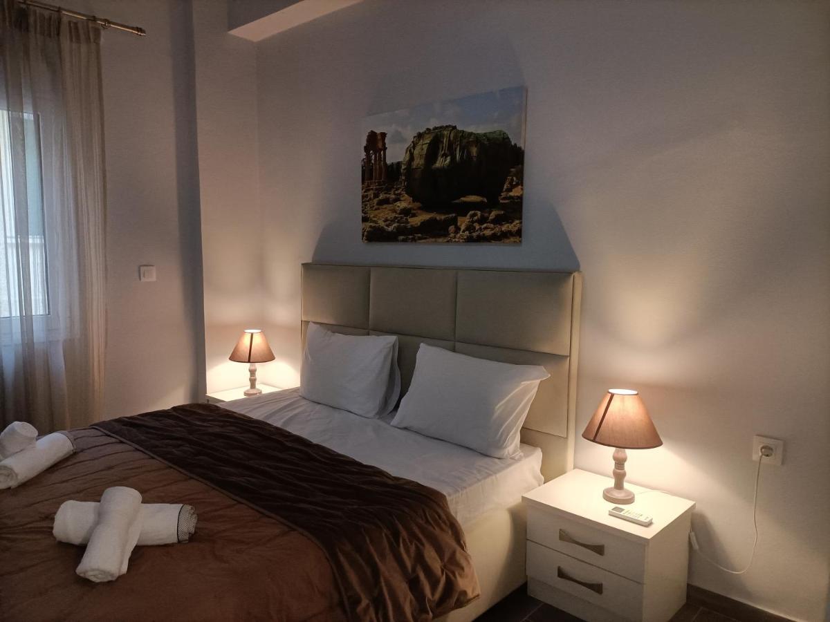 Modern Comfy Apartment Атина Екстериор снимка