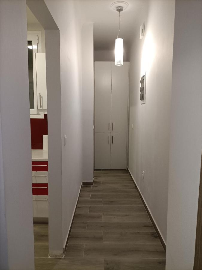 Modern Comfy Apartment Атина Екстериор снимка