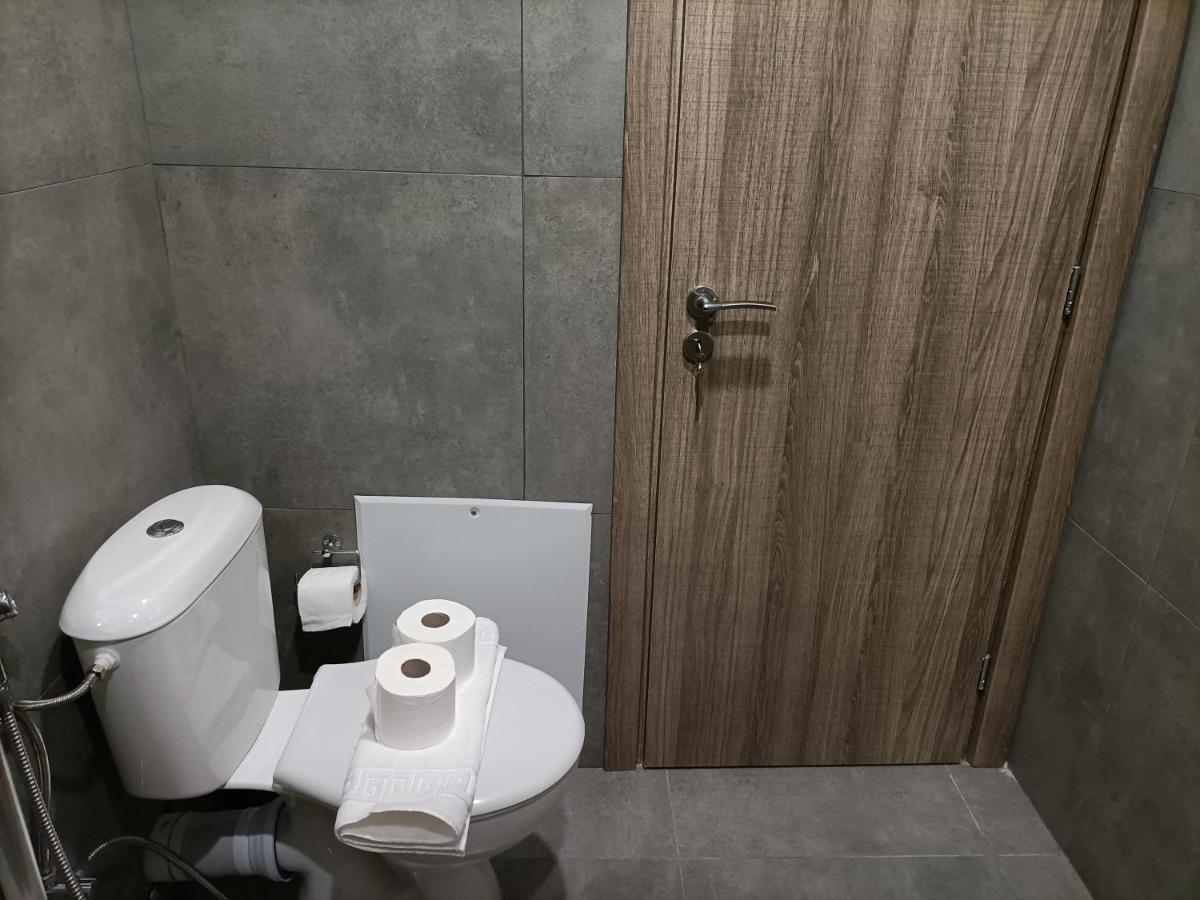 Modern Comfy Apartment Атина Екстериор снимка